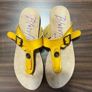Blowfish Malibu, mustard yellow, thongs/sandals, size 7